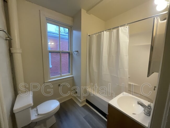 Building Photo - 644 Salem Ave