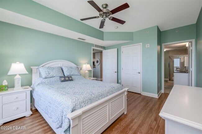 Building Photo - 2801 S Ridgewood Ave