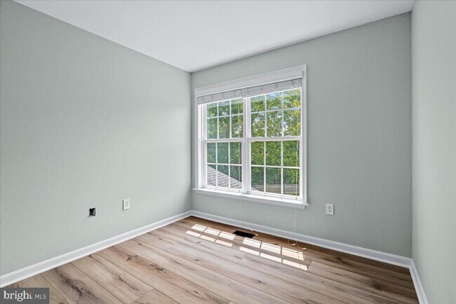 Building Photo - 2619 Inwood Dr