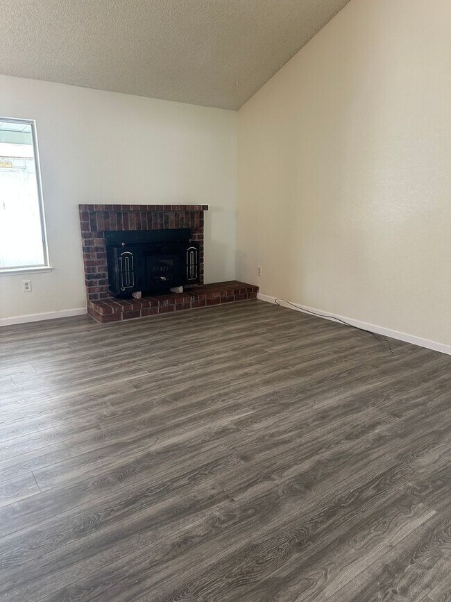 Building Photo - 3 Bedroom 2 Bath home in Vallejo