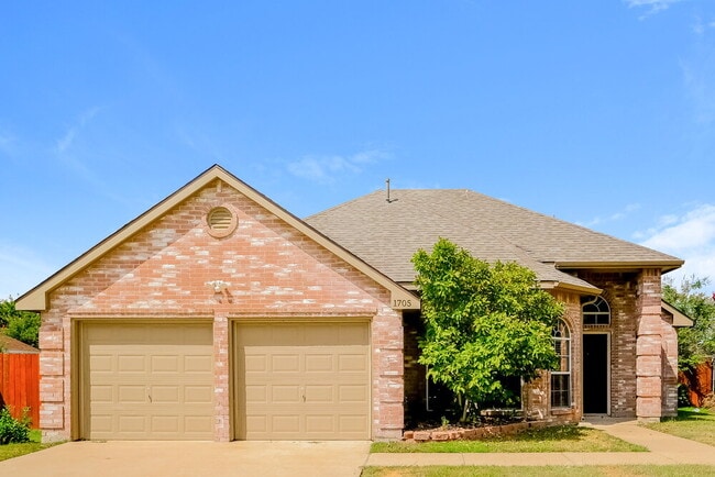 Building Photo - 1705 Green Terrace Dr