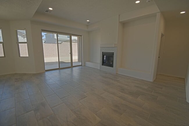 Building Photo - Brand New 3bd/2ba Available for Immediate Move In