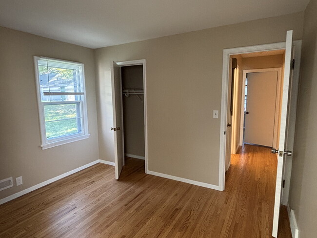 Building Photo - Charming 4-Bedroom Single Family Home on C...