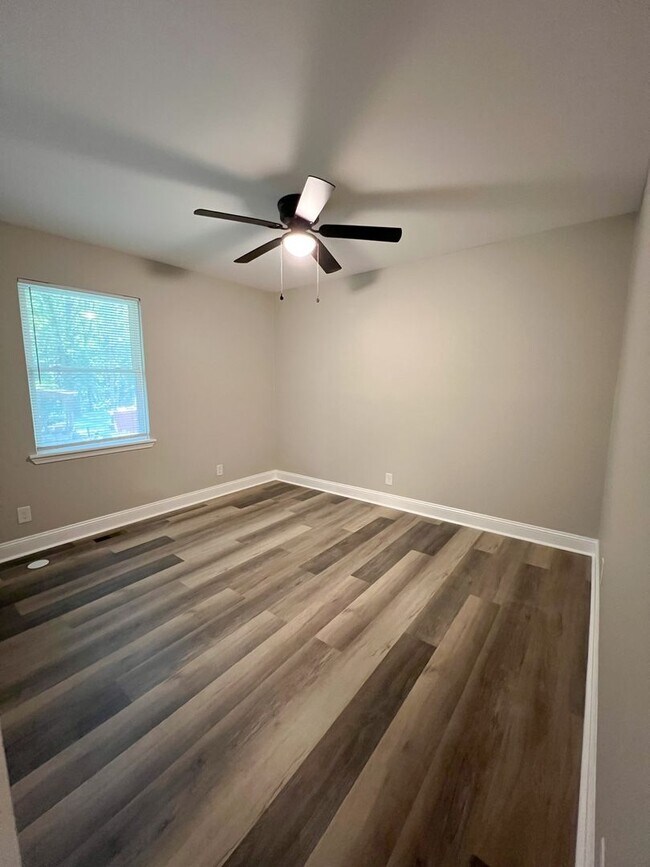 Building Photo - Move-In Specials Available! Completely Rem...