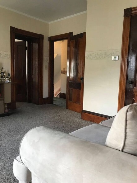 Building Photo - 502 Main St