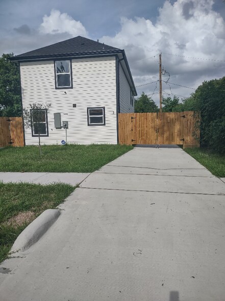 Building Photo - 5212 Ina St