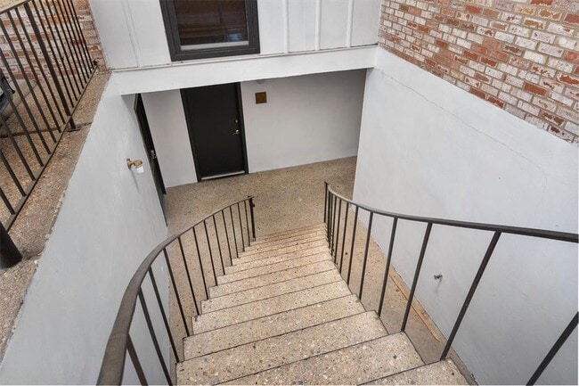 Building Photo - 2704 San Pedro St