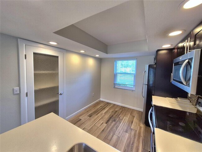 Building Photo - 509 Meadow Ln