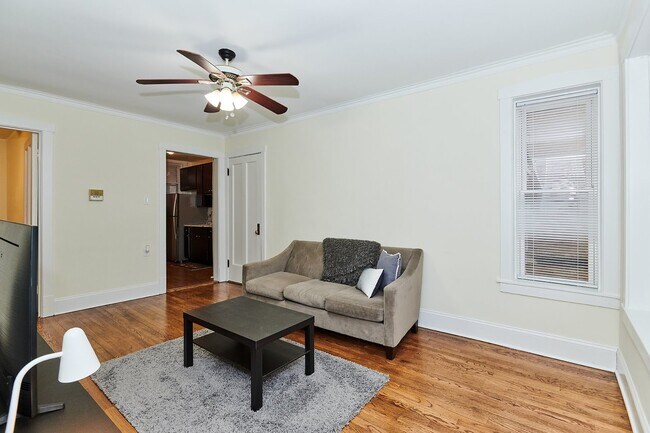 Building Photo - 2536 W Thorndale Ave