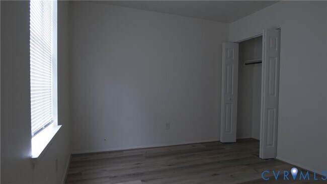Building Photo - 419 Roxana Rd