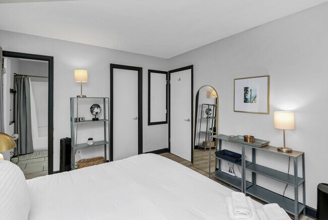 Building Photo - Updated 2BR/2BA Gem Minutes from Downtown Columbia!