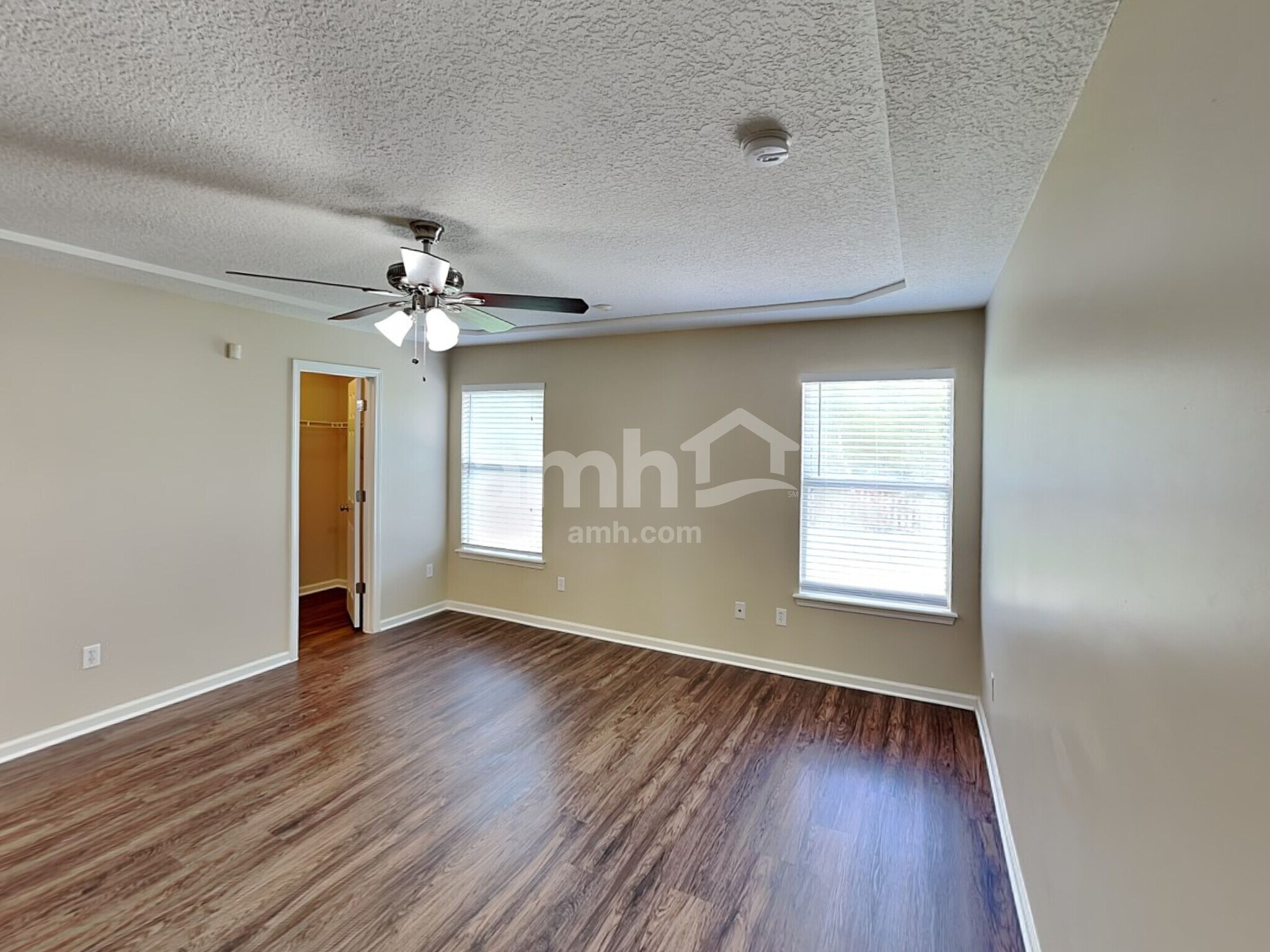 Building Photo - 2533 Royal Pointe Dr