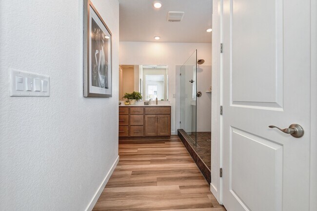 Building Photo - 6930 Peak Way