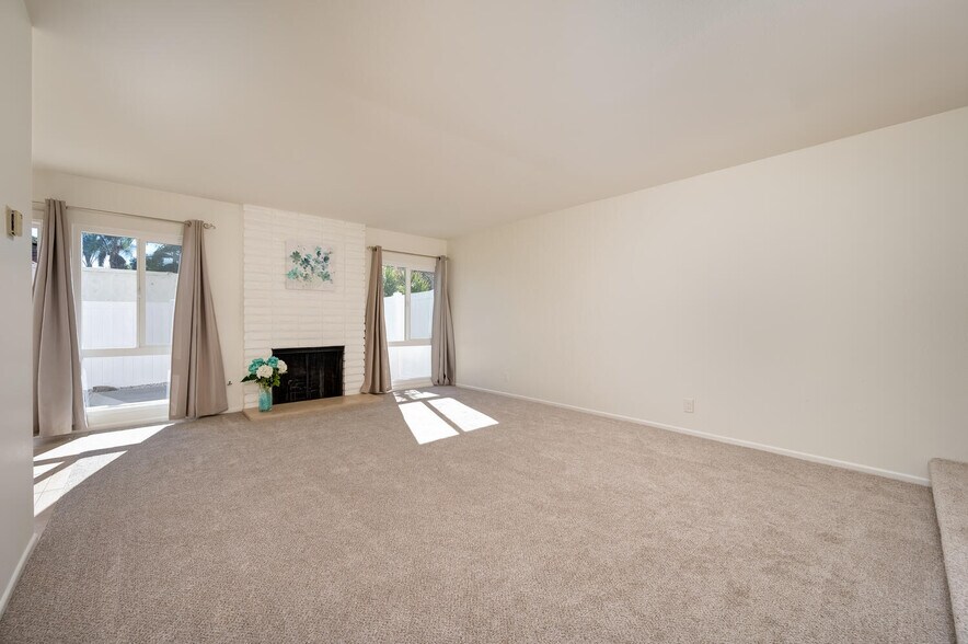 Building Photo - 30747 Calle Chueca