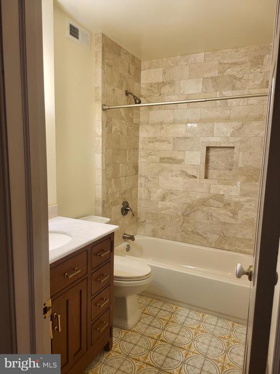 Building Photo - 2226 Delancey St