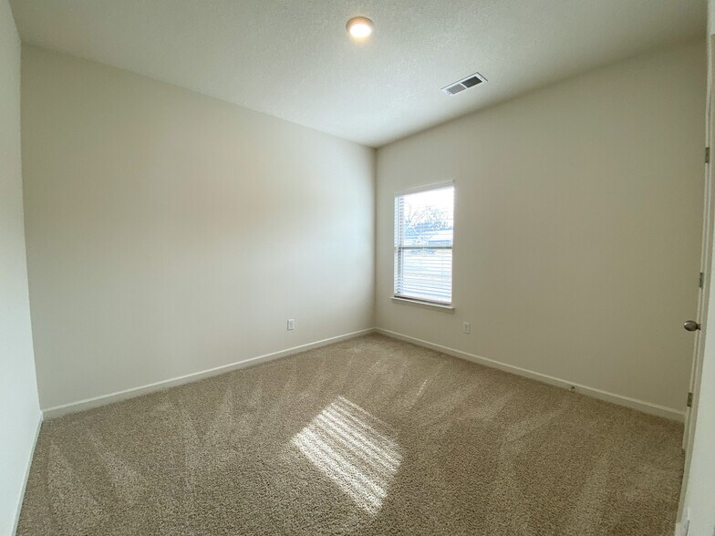 Building Photo - 20 Witherspoon Dr