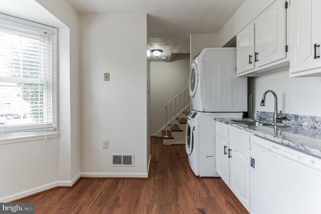 Building Photo - 10177 Irongate Way