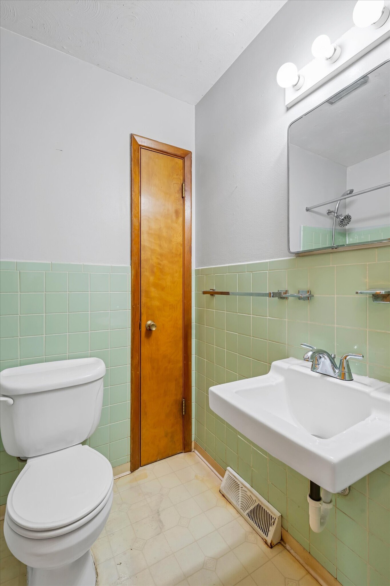 Building Photo - 243 Reasor Dr