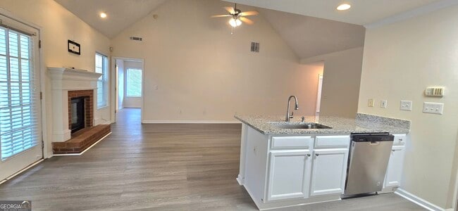 Building Photo - 2 Mill Ridge Pl