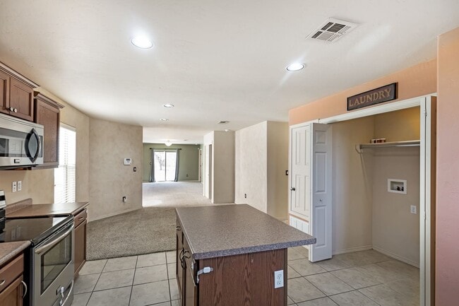 Building Photo - Beautiful Home W/Solar Panels