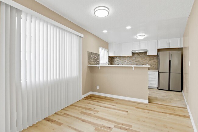 Interior Photo - 1234 Wellesley Ave