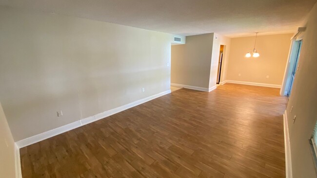 Building Photo - 2BD/2BA Upgraded Condo in Millennium Palms...