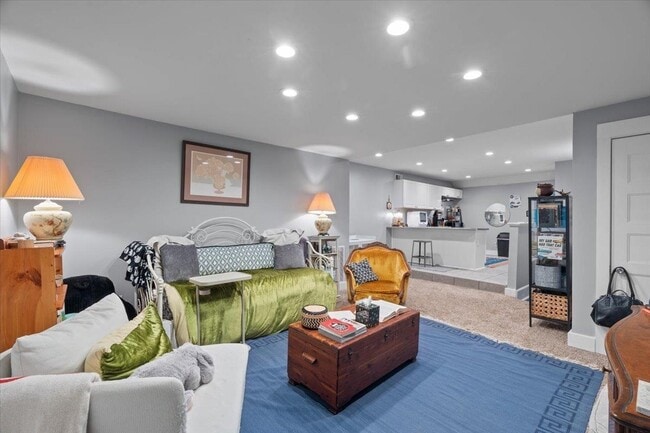 Building Photo - 227 N Willett St