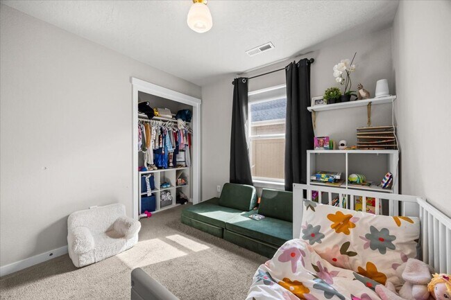 Building Photo - Perfect Location 3 Bed 2 Bath Home with SO...