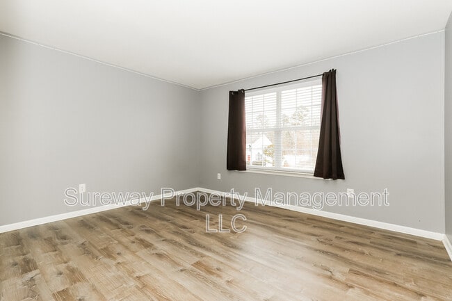 Building Photo - 317 Upas Ave