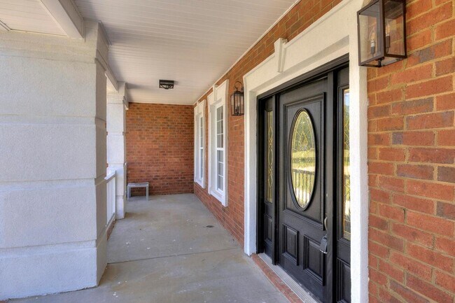 Building Photo - 2090 4 Bridges Rd