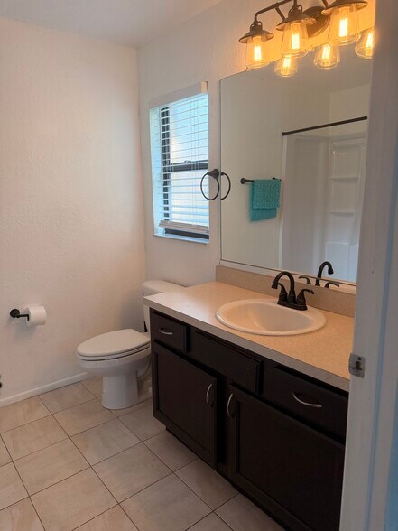 Building Photo - 7723 Sugar Bend Dr