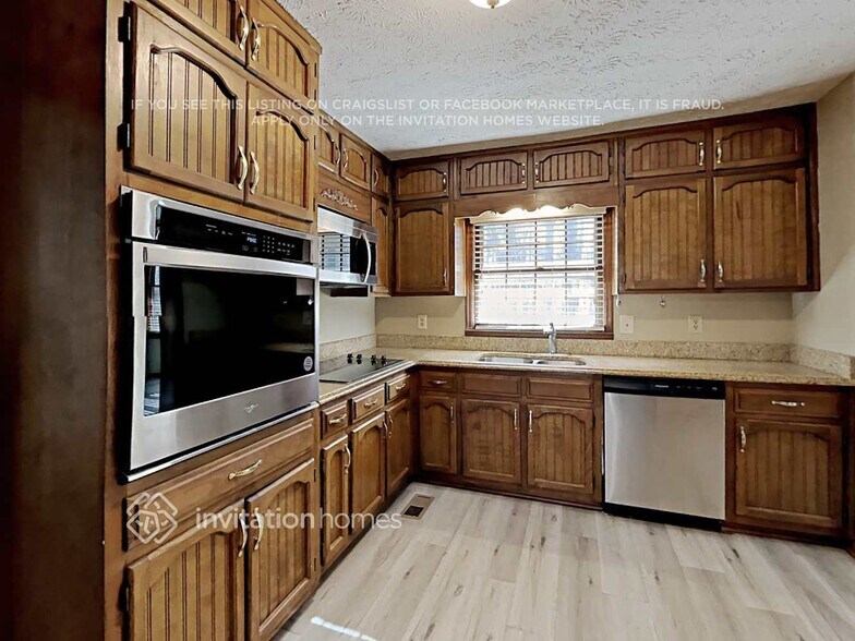 Building Photo - 542 Kenwood Rd