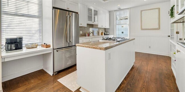 Building Photo - 2840 Peachtree Rd NW