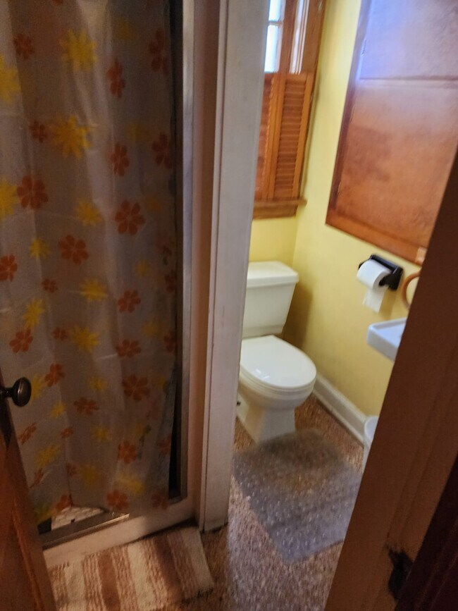 Building Photo - 19 Gibson Ave