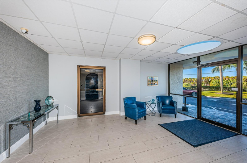 Building Photo - 7100 Sunshine Skyway Ln S