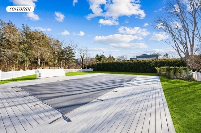 Building Photo - 30 Club Ln