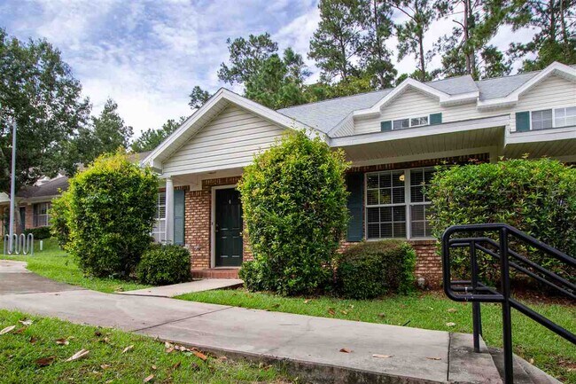 Primary Photo - 2738 W Tharpe St
