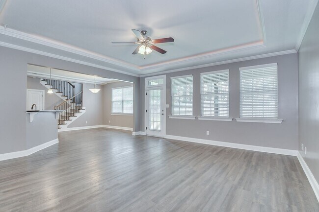 Building Photo - Updated 4 Bedroom 2.5 Bath