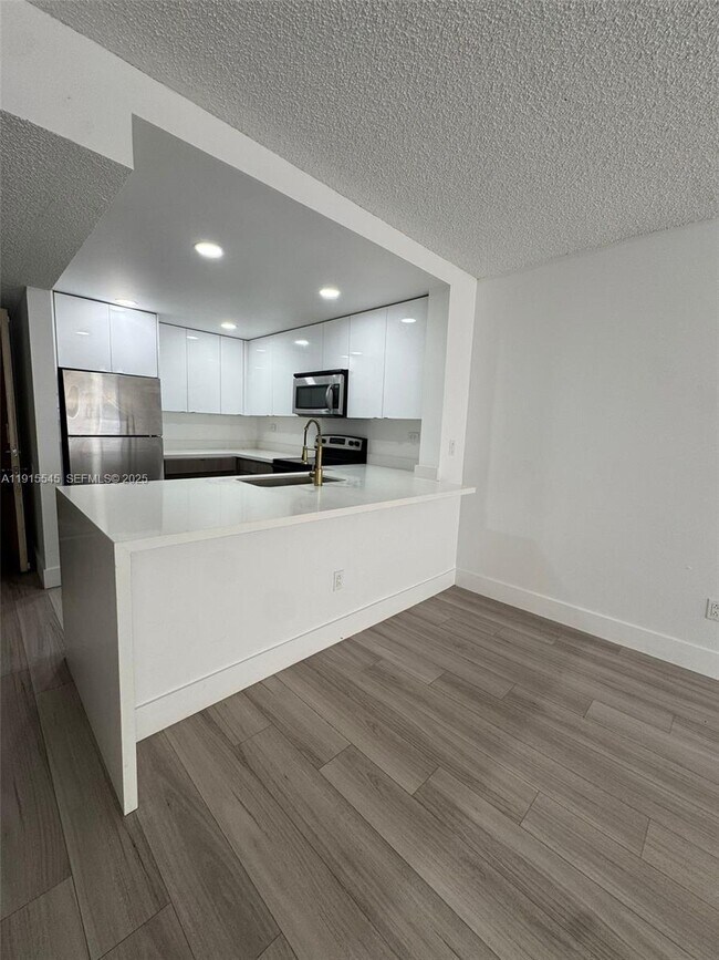 Building Photo - 20860 San Simeon Way