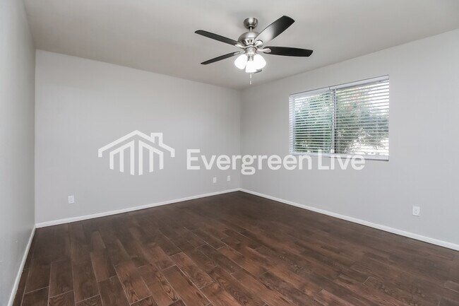 Building Photo - 2110 W Detroit St