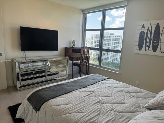 Building Photo - 3500 Mystic Pointe Dr