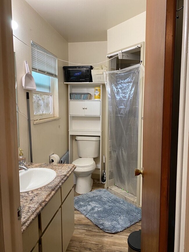 Building Photo - STUDENTS WELCOME! Spacious single-family home in the heart of Ft. Collins!