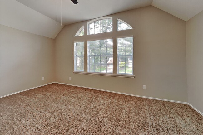 Building Photo - 16834 Scenic Gardens Dr