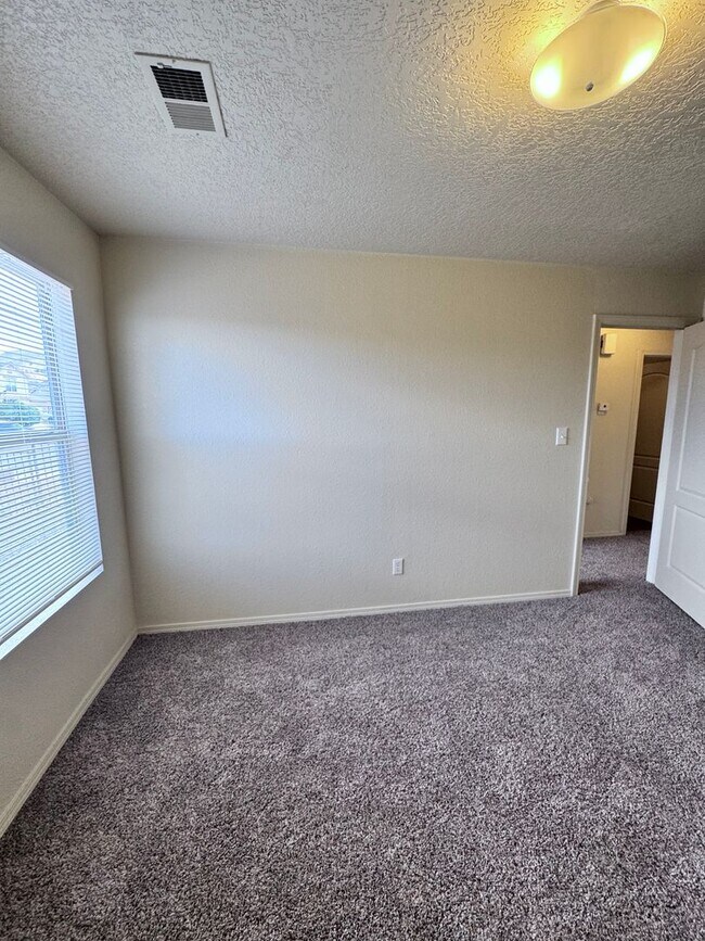 Building Photo - 760 Deerbrush Ct SW