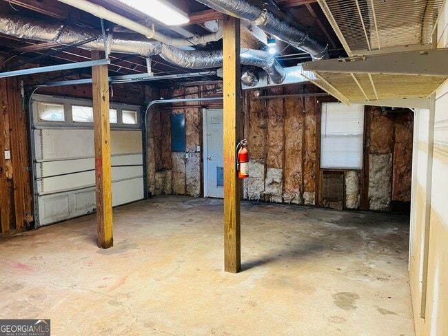 Building Photo - 129 Lost Lake Dr