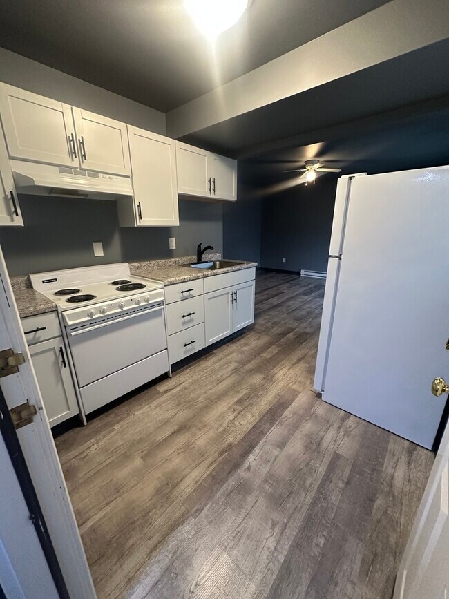 Building Photo - 530 E 3rd St