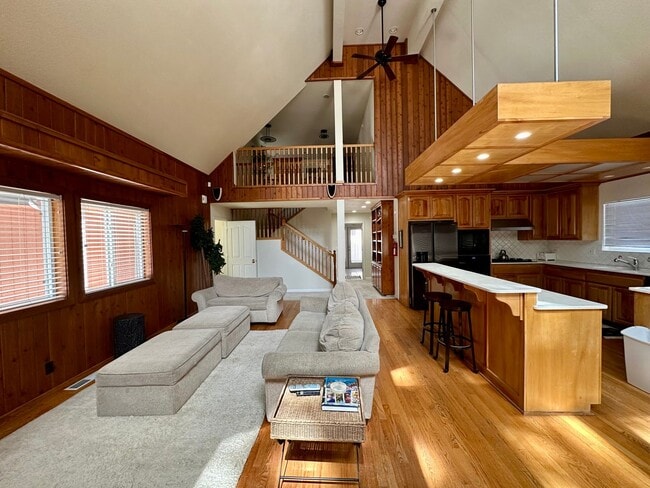 Building Photo - Unique and Spacious 3 Bedroom, 3 Bath Home...