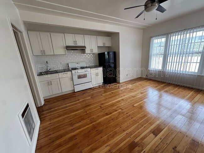 Building Photo - 1781 N Orchid Ave