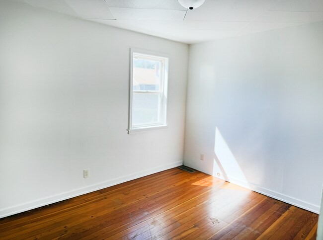 Building Photo - 1031 4th Ave W
