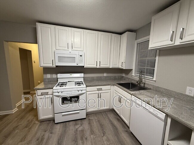 Building Photo - 203 W Knoxville St